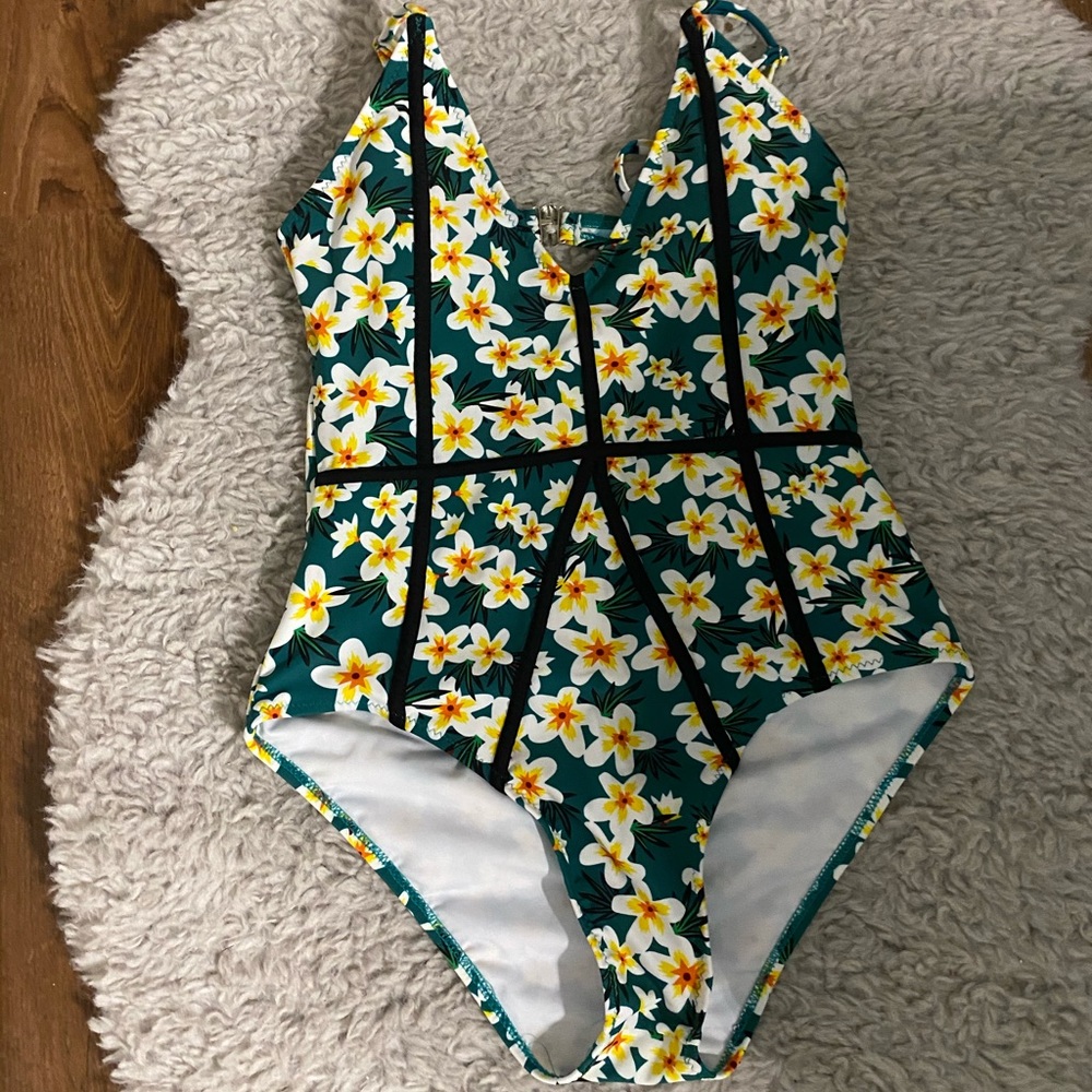 Women’s One Piece Bathing Suit Small